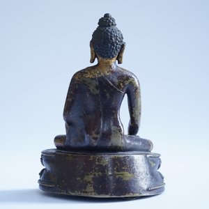Un modèle de Bouddha assis en bronze doré et un garçon en ivoire sculpté, Chine, 19ème — photo 15