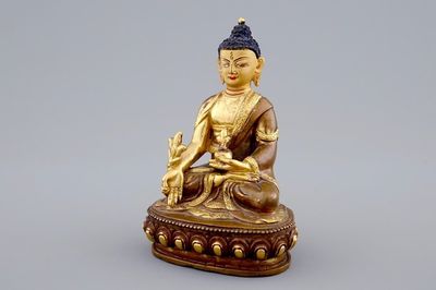 Un modèle de Bouddha assis en bronze doré sino-tibetan, 19/20ème