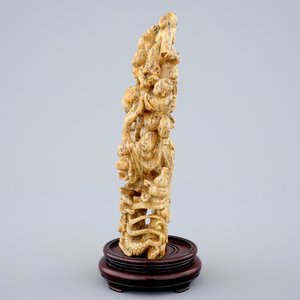 Un modèle de Bouddha avec des garçons en pierre de savon, 19/20ème — photo 2