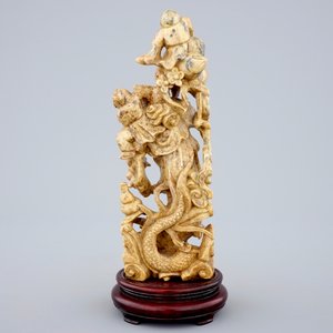 Un modèle de Bouddha avec des garçons en pierre de savon, 19/20ème — photo 3
