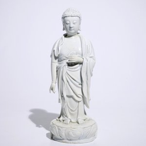 Un modèle de Bouddha debout en blanc de Chine de Dehua, marque sur le dos, Kangxi — photo 2