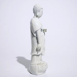 Un modèle de Bouddha debout en blanc de Chine de Dehua, marque sur le dos, Kangxi — photo 5