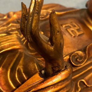 Un modèle de Bouddha debout en bois sculpté et doré, Chine, 18/19ème — photo 18