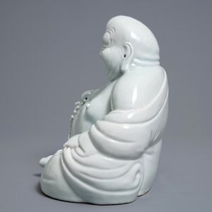 Un modèle de Bouddha en porcelaine blanc de Chine, marque en creux, 19/20ème — photo 5