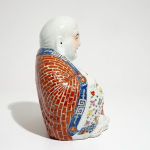 Un modèle de Bouddha en porcelaine de Chine famille rose, 19/20ème — photo 4
