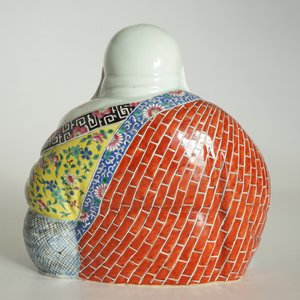 Un modèle de Bouddha en porcelaine de Chine famille rose, marque Wan Tong Shun Zao, République, 20ème — photo 11