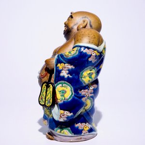 Un modèle de Bouddha Hotei en porcelaine Kutani, Meiji, 19ème — photo 3