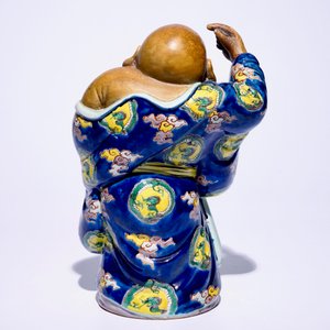 Un modèle de Bouddha Hotei en porcelaine Kutani, Meiji, 19ème — photo 4