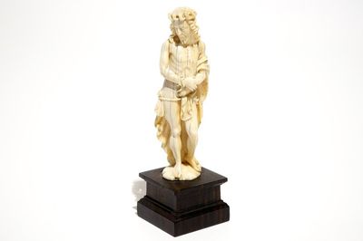 Un modèle de Christ debout en ivoire sculpté, prob. Dieppe, 18/19ème