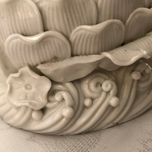 Un modèle de Guanyin à l'enfant en porcelaine blanc de Chine, 19ème — photo 8