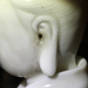 Un modèle de Guanyin à l'enfant en porcelaine blanc de Chine, 19ème — photo 9