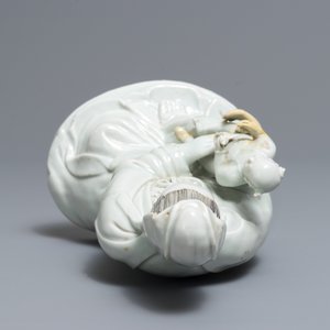 Un modèle de Guanyin à l'enfant en porcelaine blanc de Chine, Qianlong — photo 7