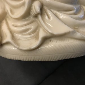 Un modèle de Guanyin en porcelaine blanc de Chine de Dehua, 18/19ème — photo 12