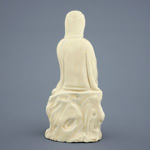 Un modèle de Guanyin en porcelaine blanc de Chine de Dehua, 18ème — photo 3