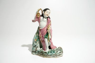 Un modèle de Liu Hai et le crapaud en porcelaine de Chine famille rose, 20ème