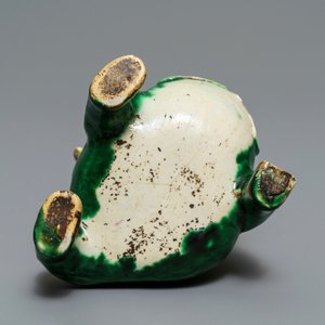 Un modèle de Liu Hai sur le crapaud en biscuit émaillé vert, Kangxi — photo 7