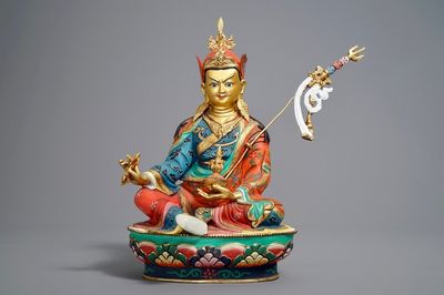 Un modèle de Padmasambhava en bronze doré et polychromé, Sino-Tibet, 20ème