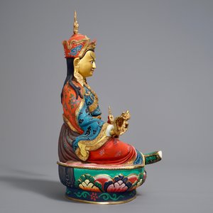 Un modèle de Padmasambhava en bronze doré et polychromé, Sino-Tibet, 20ème — photo 2