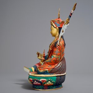 Un modèle de Padmasambhava en bronze doré et polychromé, Sino-Tibet, 20ème — photo 4