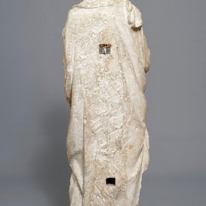 Un modèle de Saint Pierre debout en pierre sculptée, prob. France, 16ème — photo 4