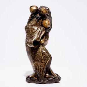 Un modèle de Shou Lao en porcelaine de Chine avec dorure sur fond noir, 19/20ème — photo 3