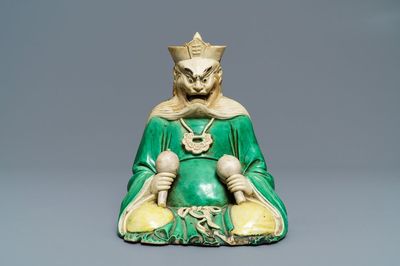 Un modèle de Yanluo en biscuit émaillé vert, Kangxi
