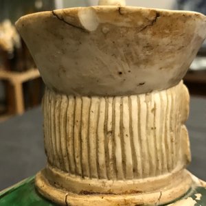 Un modèle de Yanluo en biscuit émaillé vert, Kangxi — photo 13