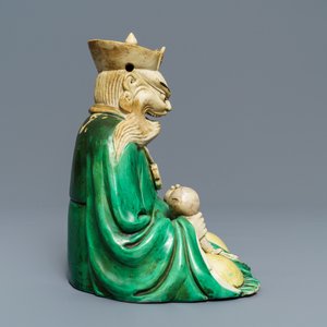 Un modèle de Yanluo en biscuit émaillé vert, Kangxi — photo 2
