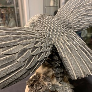 Un modèle d'un aigle au serpent en ivoire sculpté, Chine, vers 1930 — photo 14