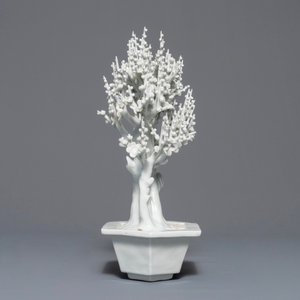 Un modèle d'un arbre en porcelaine blanc de Chine, Kangxi — photo 4