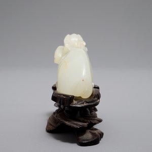 Un modèle d'un bélier en jade sculpté sur socle en bois, 19ème — photo 5