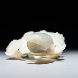 Un modèle d'un champignon lingzhi en jade blanc, Chine, 19/20ème — photo 4