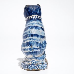 Un modèle d'un chat en faïence de Delft bleu et blanc, 19ème — photo 4