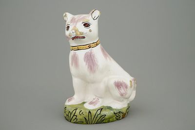 Un modèle d'un chat en faïence polychrome de Bruxelles, 18ème