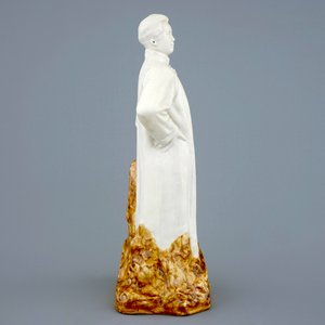 Un modèle d'un chef communiste en porcelaine de Chine, 20ème — photo 4