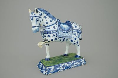 Un modèle d'un cheval en faïence de Delft, 18ème
