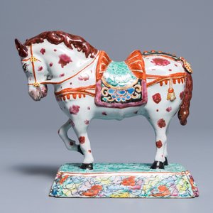 Un modèle d'un cheval sur base en faïence de Delft polychrome petit feu, 18ème — photo 4