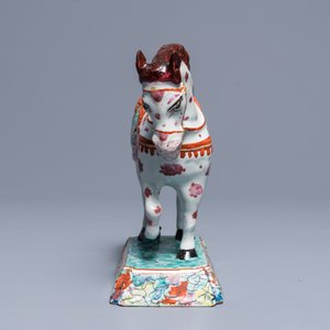 Un modèle d'un cheval sur base en faïence de Delft polychrome petit feu, 18ème — photo 5