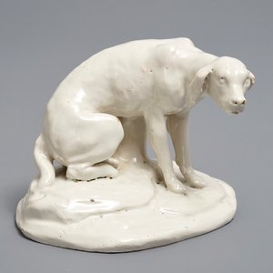 Un modèle d'un chien en faïence blanche de Delft, 18ème — photo 1