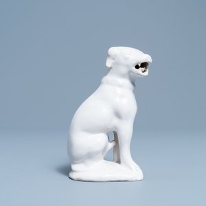 Un modèle d'un chien en faïence blanche de Delft, 18ème — photo 1