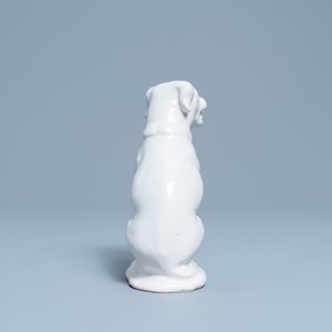 Un modèle d'un chien en faïence blanche de Delft, 18ème — photo 4