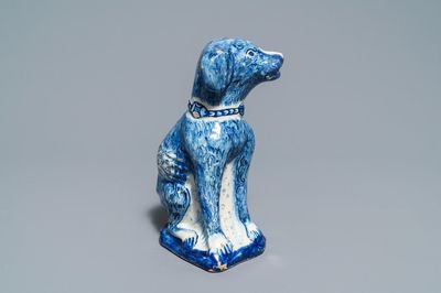 Un modèle d'un chien en faïence de Delft bleu et blanc, 1ère moitié du 18ème
