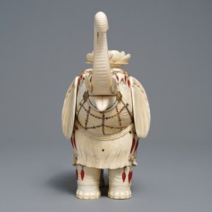 Un modèle d'un éléphant en ivoire incrusté de pierre dure, Chine, fin du 19ème — photo 3
