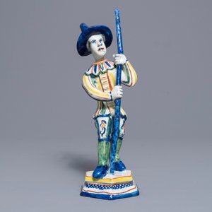 Un modèle d'un gondolier de la  Commedia dell'arte en faïence polychrome de Delft, 18ème — photo 2