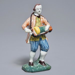 Un modèle d'un joueur de vielle en faïence polychrome de Delft, 18ème — photo 1