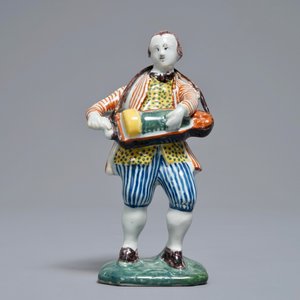 Un modèle d'un joueur de vielle en faïence polychrome de Delft, 18ème — photo 2
