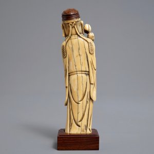 Un modèle d'un lettré en ivoire sculpté de style Ming, Chine, 19ème — photo 4