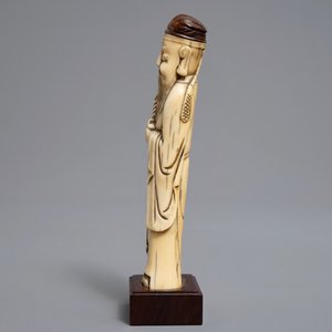 Un modèle d'un lettré en ivoire sculpté de style Ming, Chine, 19ème — photo 5