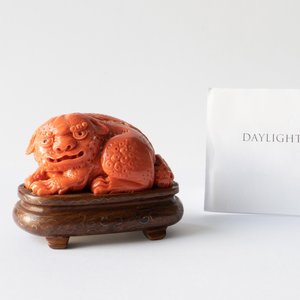 Un modèle d'un lion bouddhiste en corail rouge sculpté, Chine, 19/20ème — photo 8