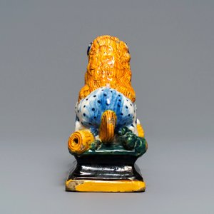 Un modèle d'un lion en faïence polychrome et noire de Delft, 1ère moitiè du 18ème — photo 3